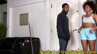 An os ceann na tha a 'coimhead beauties love to look agad maid s sexy Giovanna Bombom le grinding dachaigh agad, le bhith a' cleachdadh dìreach dearg lingerie sealladh full ann an Làrach-Deuchainn de Fudelidade