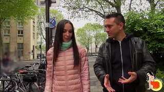 Lilu Bulan sodomized dina cara anu pangalusna