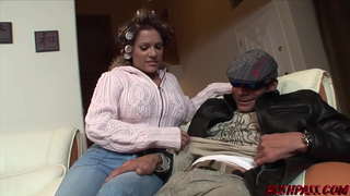 Зур Прыгающие Сиськи һәм сәфәре өчен Рамоне өчен милфы Джордан