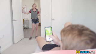 Миниатюрная җыелма апасы югалта үз девственность белән Абыем