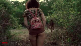 Te mōrearea i roto i te Whero sex i runga i te Koraha Beach