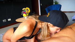 OneNymphoLatina DEEPTHROATS میں سے ایک اس کے پرستار اور نگل ایک موٹی THROATPIE