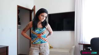 Ang aking mga kinakapatid na babae lamang ay hindi tumigil sa pagpindot sa akin hanggang ko bang ilagay ang kanyang sa kanyang mga fours at fuck na masikip pinutukan sa mukha, doggy-style - Kylie Foxxx