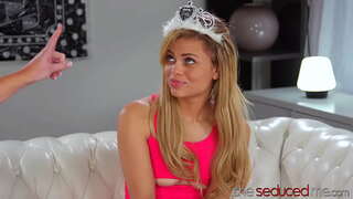 Дикая МАМАША Отшлепала Һәм Вылизала Симпатичного Подростка