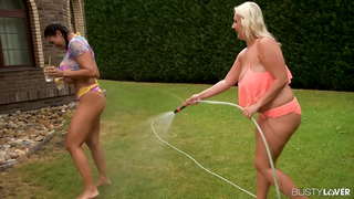 Dildo Insertion kwaye Titty Sucking Ezimbini Busty Lesbians