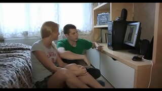 ņ�幅女の子が乗り上げてしまい、脂コック