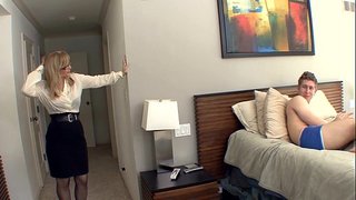 Veľký boobed blondína milf v pančuchy a podväzok