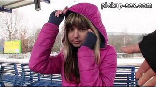 Real havaskor Eurobabe Gina Gerson bir poezd ichida qilmoq 