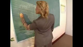 Vollbusige Léierin fickt BBC Student