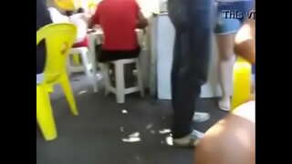 Meine Frau Zeigt off für die Bar