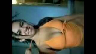 Jauni hottie kilimui drabužiai