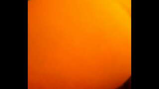 Kantutan habang ang kanyang mga magulang ay sa iba pang mga kuwarto