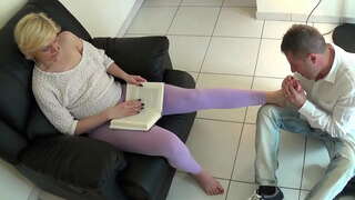 Leccami Pedes et peeing In Ore