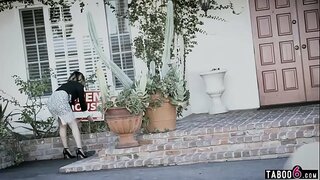 ���ોટા લોકો રિયલ્ટર કિશોર કે કિશોરી બનાવે છે ખાતરી કરો કે તે વેચે છે ઘર