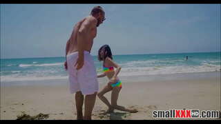 Залуу, Намхан Жижигхэн Охин Jasmine Саарал Авдаг Жижиг Pussy Сунгасан Гэхэд Асар Том Хойлог Залуу, Наран Шарлагын Газар