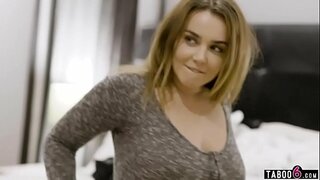 Каучсерферша з великими цицьками намагалася обікрасти хлопця, приймає її у себе