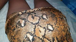 Hoy domingo mi prima llega b. y con vestido