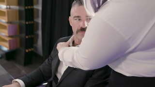 XXL ਸੋਹਣੀ ਕੁੜੀ ਪ੍ਰਾਪਤ ਕਰਨ Pussyfucked ਕੇ ਉਸ Hung ਬੌਸ