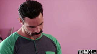 Día de verán queda fodido polo seu padrasto