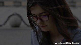 Casual Teen Sexe - Baiser serré de jeune chatte sous tous les angles