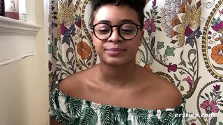 Ebenholz babe snap audiobuch op der couch