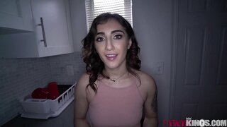 Jeze בת לוקח עמוק בפנים כוס צר