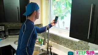 Polusestra-латиноамериканка - dobra членососка, i ja застукал joj za to zanimanje