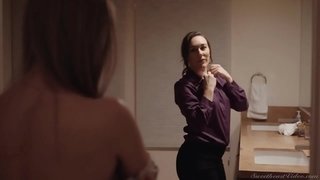 Дуже сексуальні дівчата зібралися після розриву, щоб дати одна одній любов.