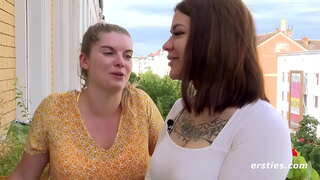 Naughty lesbian, რათა ის მთელი სახლი 