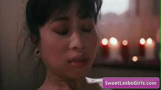 Дивіться, як грудаста азіатка лесбі спокушається своїм клієнтом після чуттєвого масажу